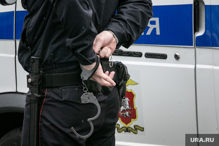 Клипарт "Полиция, доставка подследственного". Москва, полиция, спецсредства, полицейский, наручники