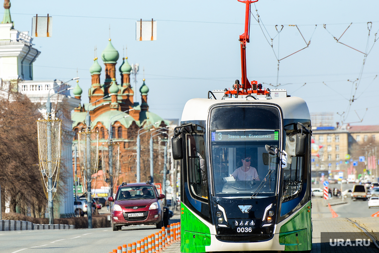 Тепло, весна. Челябинск, водитель трамвая, трамвай, новый трамвай