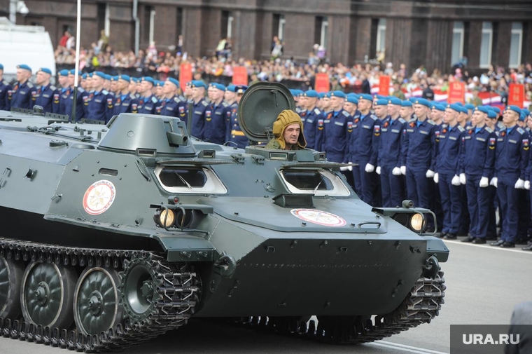 Парад Победы, 9 мая. Челябинск, парад победы, торжественное построение