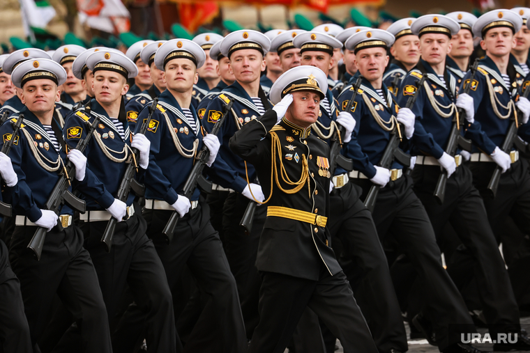 Парад Победы 9 мая на Красной площади в Москве 2022. Москва, армия, военные, марш, офицеры, строй, моряки, день победы, военнослужащие, 9 мая, парад, солдат
