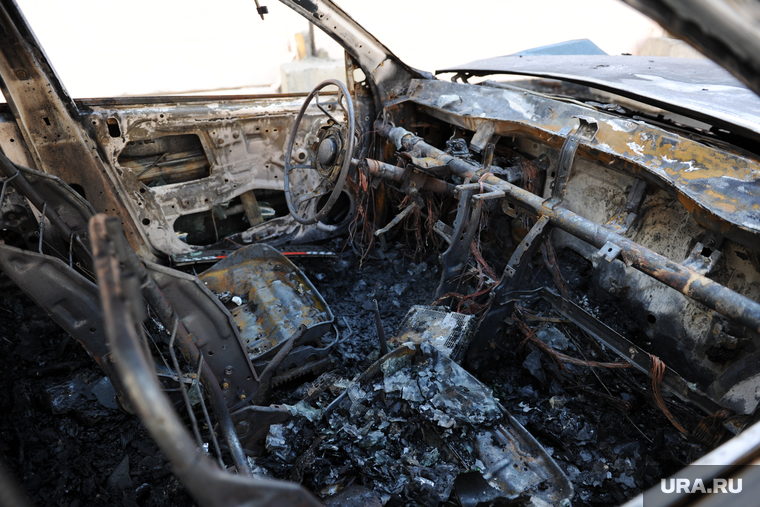 Взрывное устройство находилось под капотом машины (архивное фото)