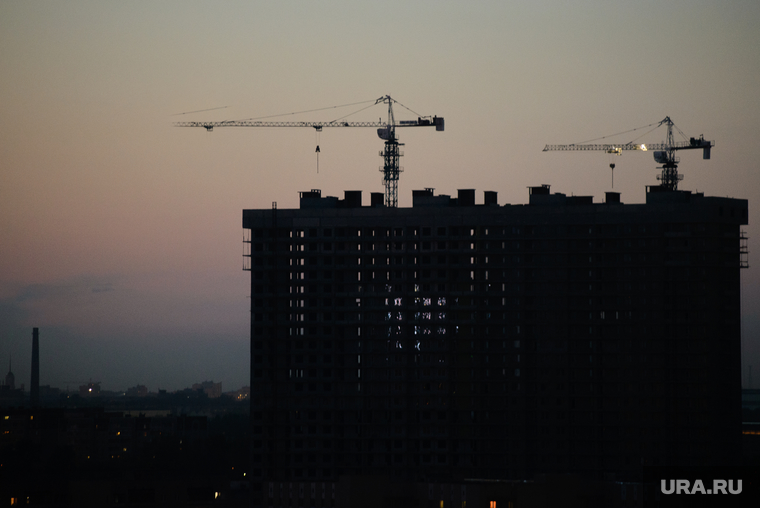 Вид с крыши на ночной город. Екатеринбург, закат, ночь, вечер, стройка