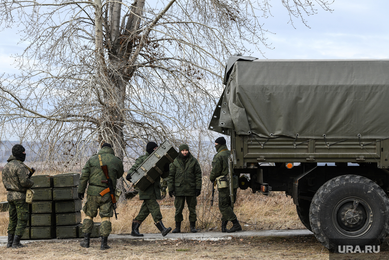 Тренировочные стрельбы мобилизованных с Центрального военного округа на полигоне Еланский. Свердловская область, военная техника, армия, военные, погрузка, полигон еланский, перевозка боеприпасов
