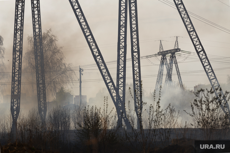 Пожар на складах. Екатеринбург, дым, пожар, город, низовой пожар, электроопоры