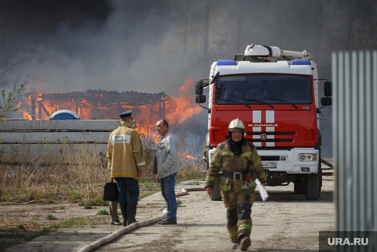 Пожар на складах. Екатеринбург, пожар, пожарные