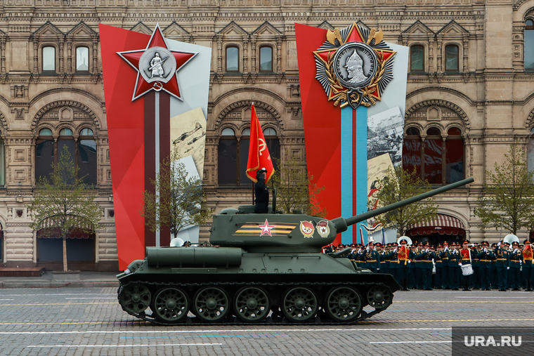 Парад Победы 9 мая на Красной площади в Москве 2022. Москва, военная техника, армия, т-34, т34, день победы, 9 мая, красная площадь, парад, танк, т 34