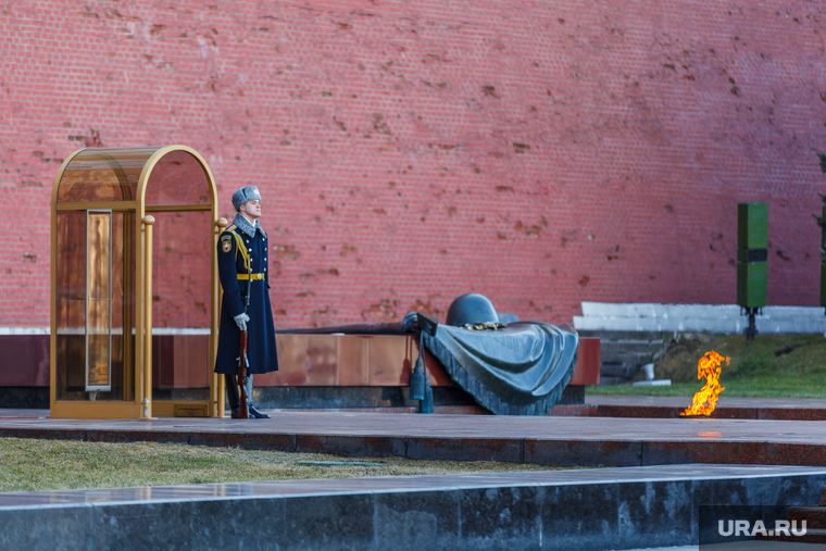 Клипарт. Свердловская область, почетный караул, вечный огонь, могила неизвестного солдата