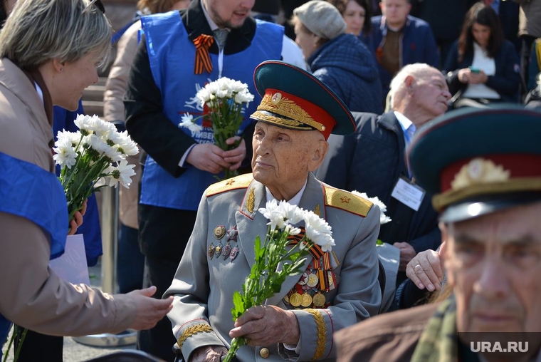 Среди приглашенных ветеранов — экс-начальник управления КГБ по Челябинской области Юрий Поляков, кавалер боевых наград.