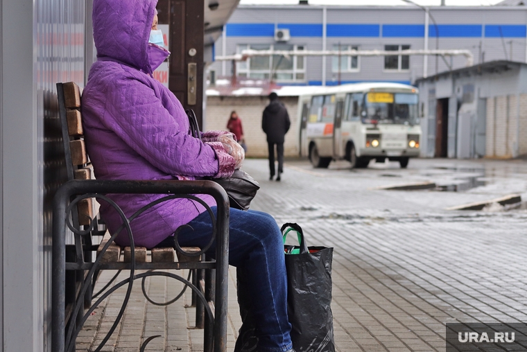 Город.  Курган, пассажир, автобус, автобусный вокзал, ожидание автобуса