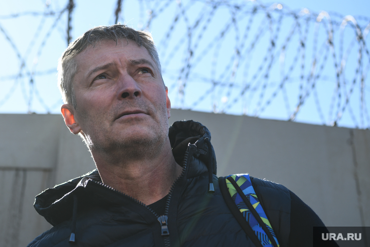 Евгений Ройзман выходит из ИВС. Екатеринбург, ройзман евгений