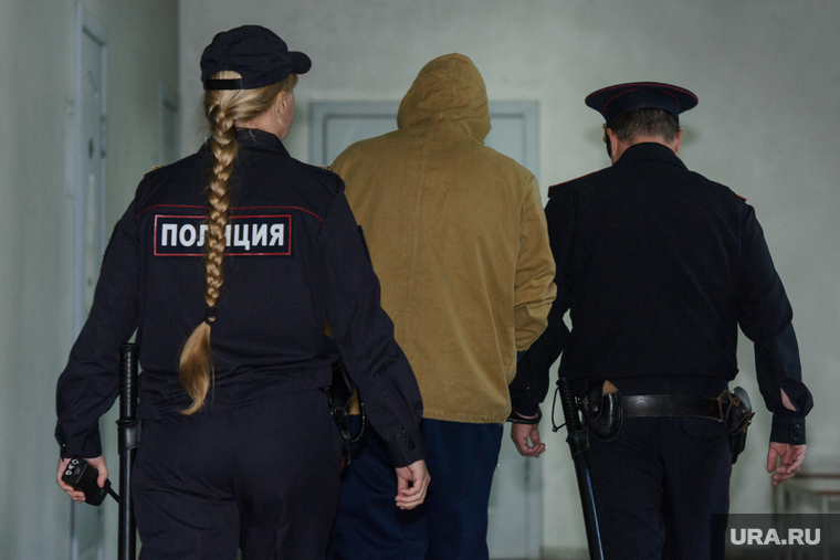 Мера пресечения по поджигателю ККТ "Космос" Денису Мурашову. Екатеринбург, конвой, подозреваемый, задержанный, мурашов дмитрий