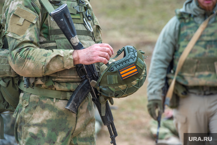 Военная подготовка к службе в зоне СВО. Центр Стрелец.Пермь, автомат калашникова, оружие, стрелки, спецназ, чвк, сво, армия россии, штурмовики, каска спецназ