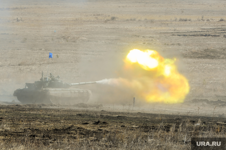 Танковый биатлон. Чебаркульский военный полигон. Челябинская область, танкисты, армия, военные, оружие, война, учения, огонь, выстрел, спецоперация, танковый биатлон, т72-3б, танк, пламя, боевое слаживание