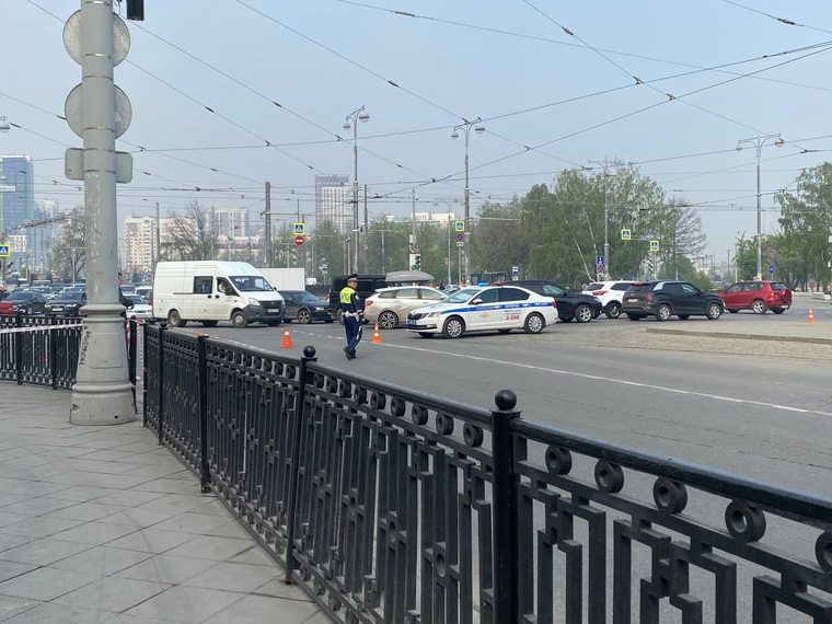 Проспект Ленина закрыли для движения от улицы Московской