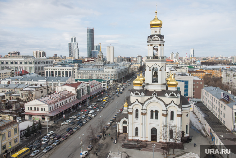 Екатеринбург с крыши "Рубина", улица 8марта, городской пейзаж, мытный двор, храм большой златоуст