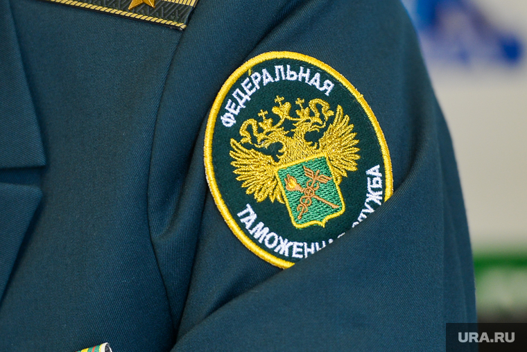 Пресс-конференция начальника таможни Михаила Пономарева. Челябинск, таможня, шеврон, таможенная служба, федеральная таможенная служба