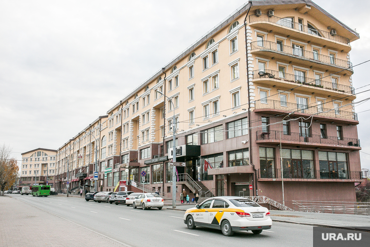 Виды города, осень. Тюмень, улица ленина