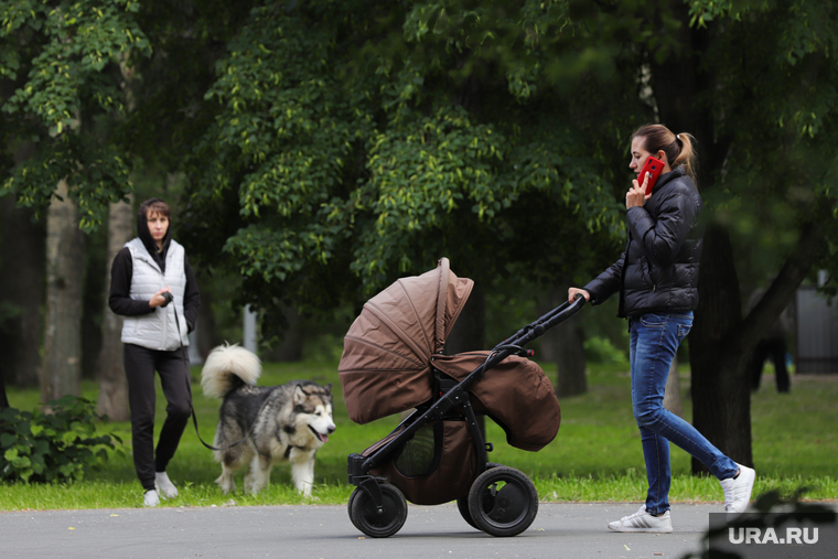 Прогулка по Юго-западному району. Екатеринбург, ребенок, коляска, парк, лето, родитель