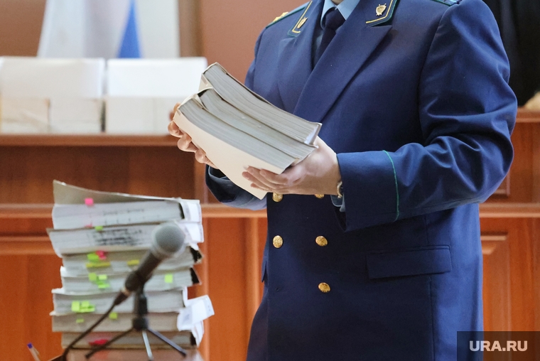 Судебное заседание по избранию меры пресечения Курпишеву Ивану и Штингер Александру. Курган, прокурор, документы, зал заседания, зал суда, папка, дело, суд, судебный процесс, судебные дела, прокурор в суде