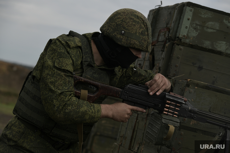 Мобилизованные резервисты на полигоне в Донецкой области. ДНР, армия, военные, солдаты, пулемет, оружие, стрельбище, война, пулеметчик, стрелки, военные сборы, пехота, бой, полигон, резервисты, мобилизованные, дрг, огневая подготовка, пехотинцы, разведчики, диверсанты, диверсионная группа, боестолкновение