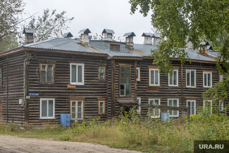 Виды города Красновишерск. Пермский край, барак, двухэтажка, красновишерский район, красновишерск, жилой деревянный дом