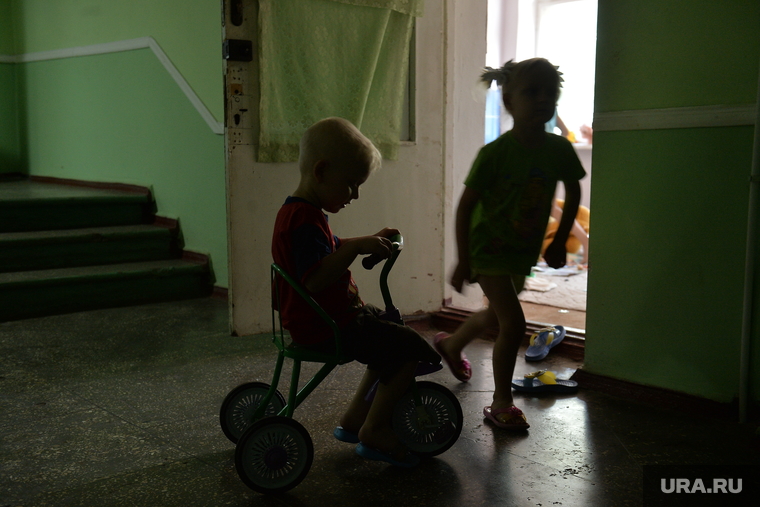 Беженцы из Славянска. Украина
, комуналка, дети, велосипед