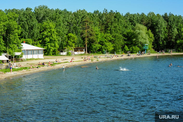 Городской пляж на Шершневском водохранилище во время режима самоизоляции. Челябинск, жара, лето, отдыхающие, городской пляж шершневский, пляж, отдых