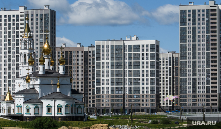 Виды микрорайона Академический. Екатеринбург, спальный район, жилые дома, храм святых божьих строителей, город екатеринбург, новый район, микрорайон академический, мкр академический, благовещенский храм святых божиих строителей, парк преображенский