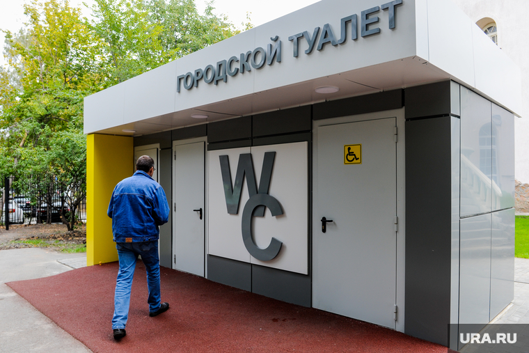 Алексей Текслер осмотрел работы по благоустройству общественных пространств. Челябинск , туалет, общественный туалет, сортир, уборная, благоустройство, общественное пространство, удобства