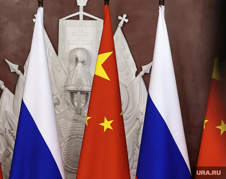Президент России Владимир Путин и председатель КНР Си Цзинь Пин на встрече во время совместного заявления в Кремле. Москва, флаг россии, флаг китая