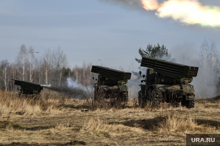 Тренировочные стрельбы мобилизованных с Центрального военного округа на полигоне Еланский. Свердловская область, учебные стрельбы, рсзо град, реактивная система залпового огня, реактивная артиллерия