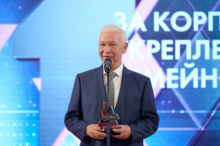 Николай Мельников получил премию «Номер один» в резиденции губернатора Свердловской области