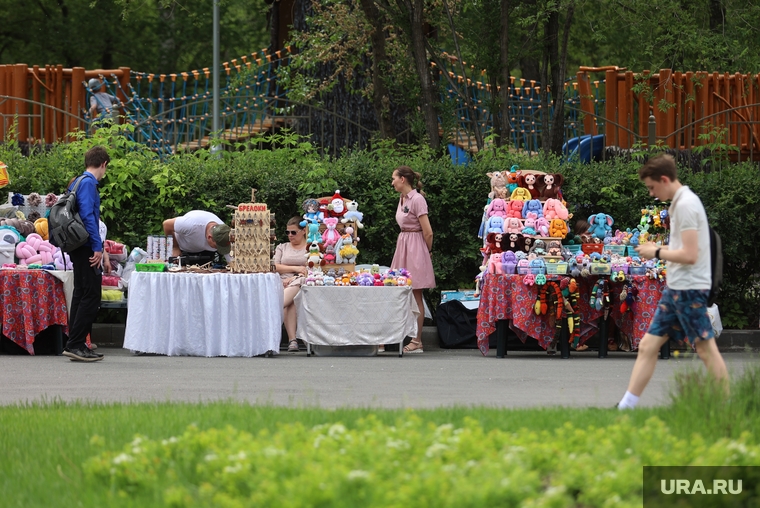 В ЦПКиО активно продают игрушки и сувениры