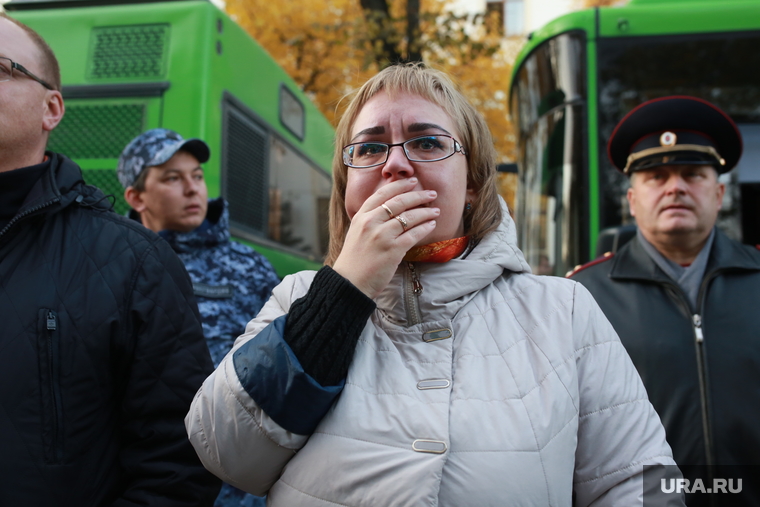Отправка мобилизованных. Тюмень , мама, мать, слезы, грусть, печаль, прощание, отправка мобилизованных, проводы мобилизованных, прощание с мобилизованными