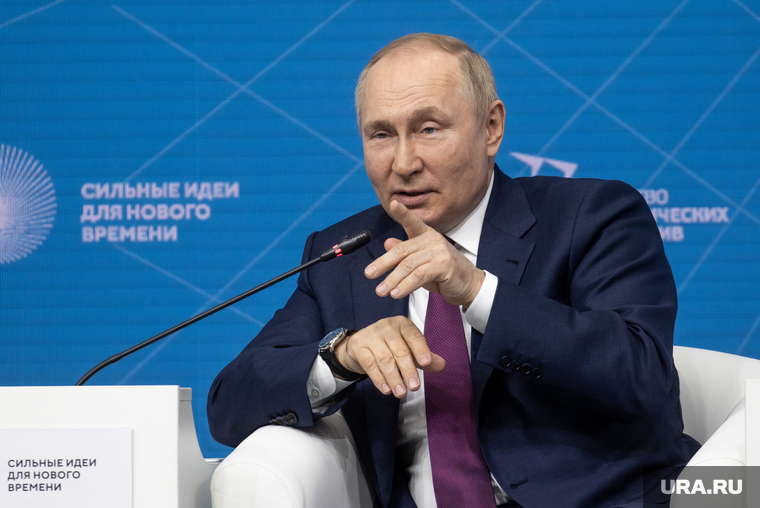 Владимир Путин на пленарном заседании форума АСИ. Москва