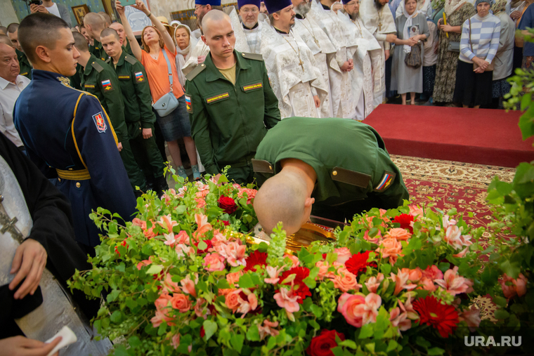 Ковчег с частью мощей великомученика Георгия Победоносца в Храме на крови. Екатеринбург, поклонение, мощи георгия победоносца