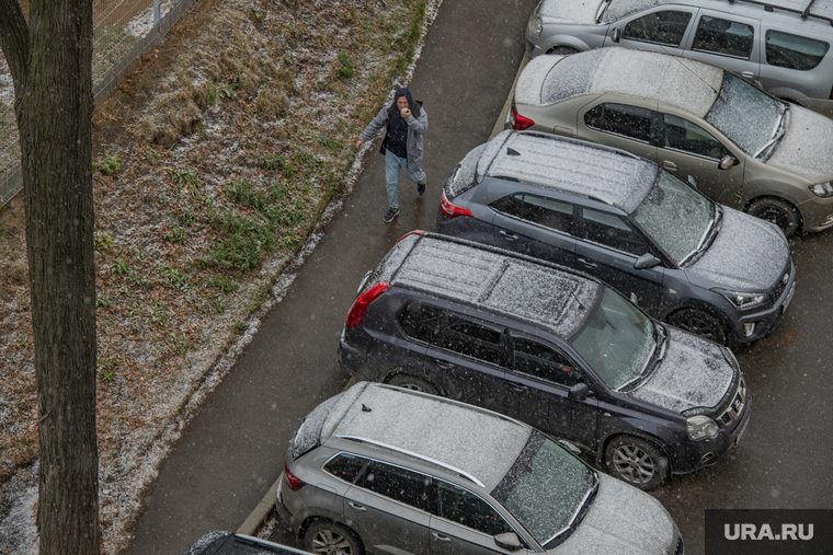 Первый снег сезона. Пермь, первый снег, снег в городе, парковка автомобилей, виды города с высоты