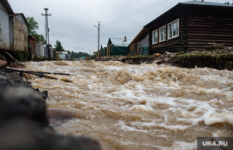 Последствия паводка в городе Нижние Серги. Свердловская область, непогода, паводок, наводнение, потоп, подтопление