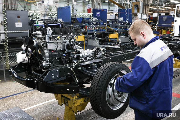 Конвейер Горьковского автомобильного завода. Нижний Новгород, газ, сборка, автомобиль, завод, сборочный цех, рабочий, цех, конвейер, производство, сборщик, горьковский автомобильный завод