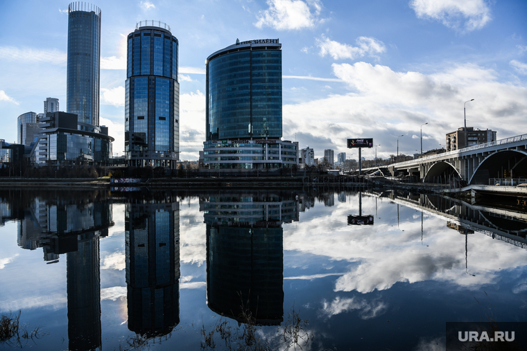 Макаровский мост после реконструкции. Екатеринбург, макаровский мост, городской пруд, город екатеринбург, екатеринбург сити