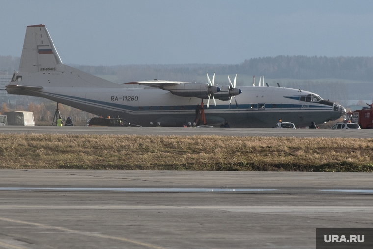 Аэропорт Кольцово после происшествия с посадкой самолета АН-12. Екатеринбург, происшествие, чп, впп, взлетно-посадочная полоса, взлетное поле, ан-12, посадка на брюхо