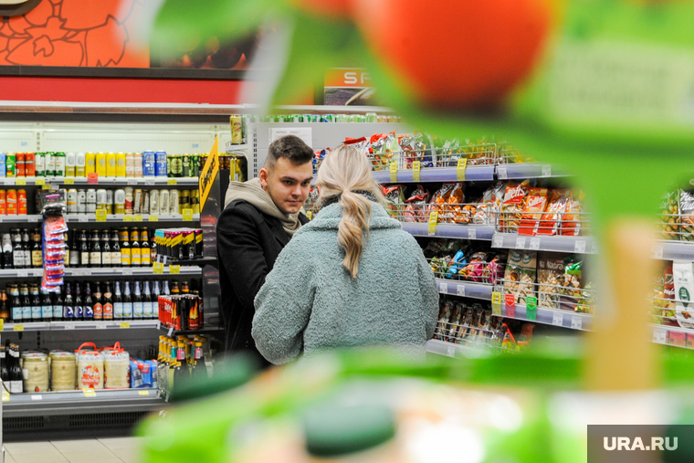 Рейд по проверке соблюдения масочного режима и QR-кодов в ТРК. Челябинск, торговый центр, трк