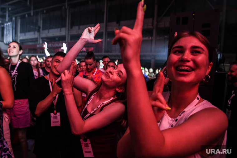 Музыкальный фестиваль Summer Fest: Ольга Бузова. Екатеринбург, публика, зрители на концерте, музыкальный фестиваль summer fest