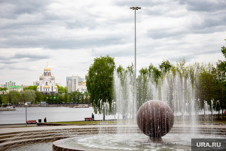 Виды Екатеринбурга, храм на крови, лето, фонтан, октябрьская площадь, виды екатеринбурга
