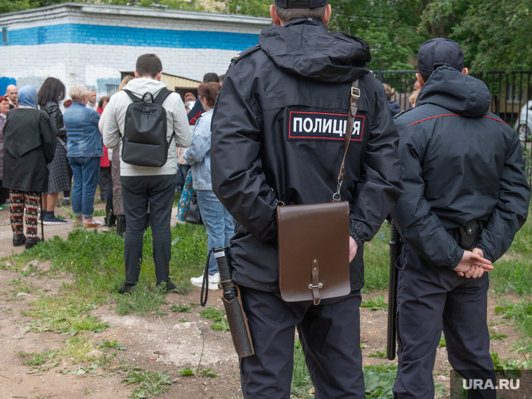 Пикет жителей на улице Цветная. Пермь, патруль полиции