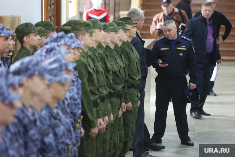 Новобранцы будут служить в Президентском полку, военно-морском флоте и войсках Нацгвардии