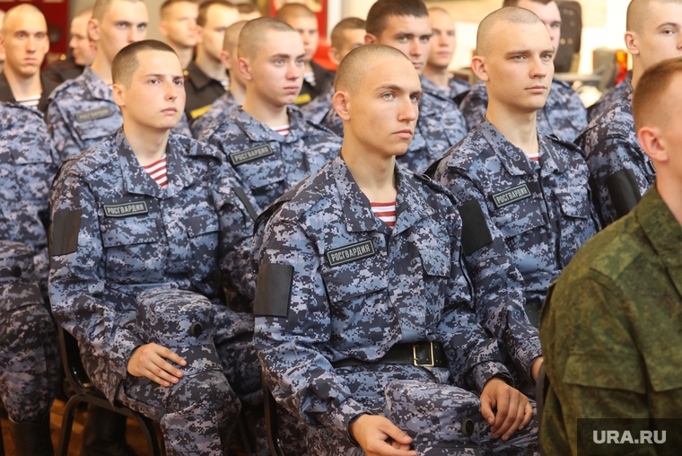 Перед отправкой призывники посетили музей Славы, где им рассказали, как курганцы встретили начало войны в 1941 году