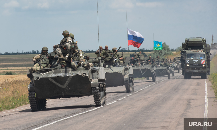 Колонна военной техники в районе Запорожской области. Запорожская область, военные, танк, сво