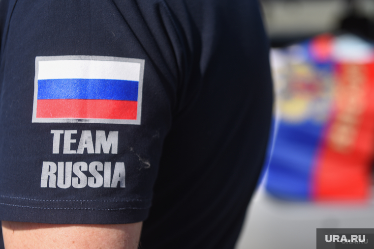Автопробег Урал своих не бросает. Екатеринбург , российский флаг, флаг рф