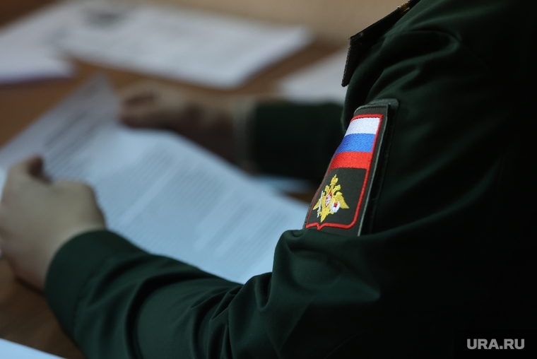 Курганец рассказал, что сотрудники пункта по отбору на службу подробно разъясняют все аспекты заключения контракта